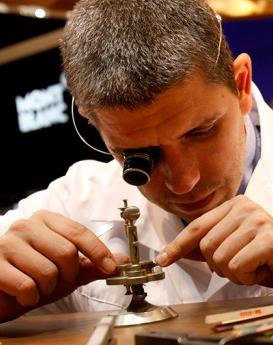 华特·沃尔顿-广州浪琴售后维修服务中心制表师