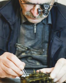 卡尔·莫尔登-深圳浪琴售后维修服务中心制表师