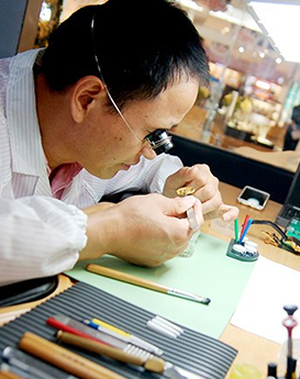 本杰明·托马斯-北京浪琴手表中心维修点查询制表师